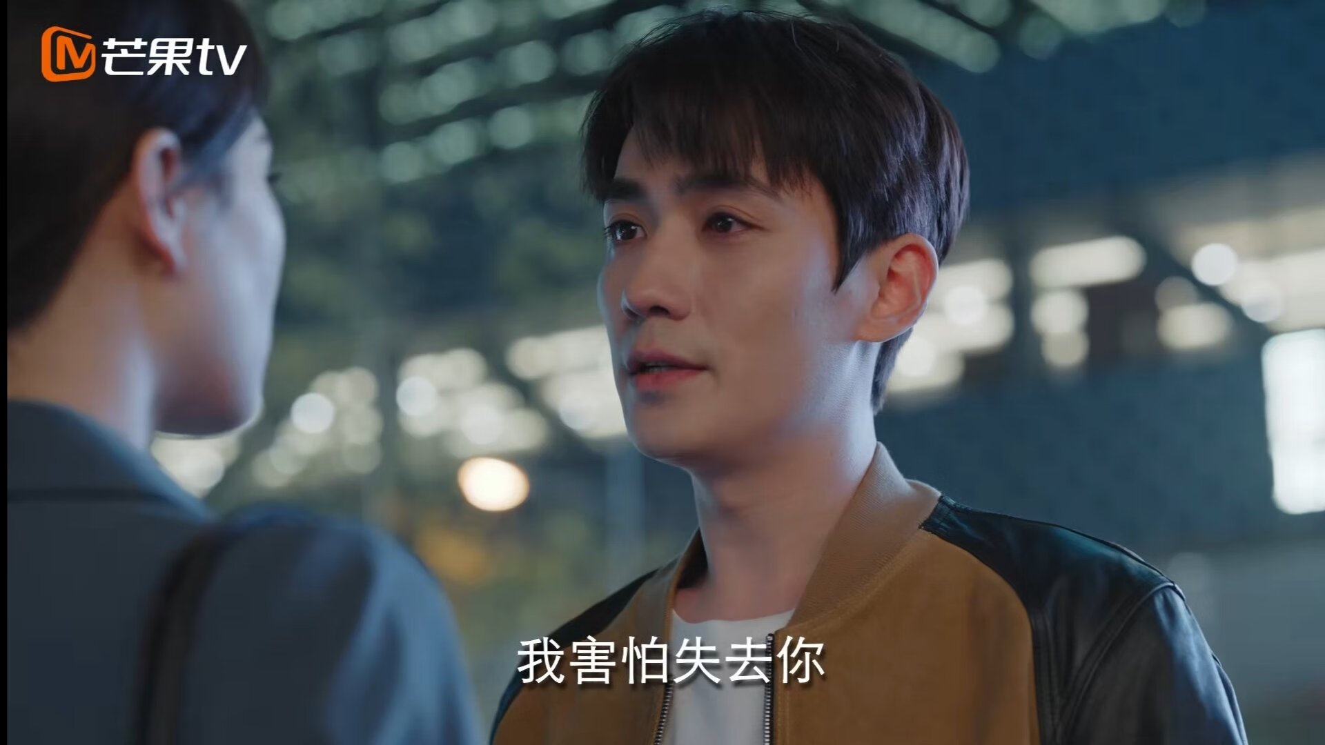 “山谷穿梭：天然险境中的极速较量”，山谷探险